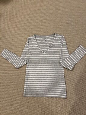 J. Crew Perfect Fit V-Neck Long Sleeve Tee XS Gray White Cotton Basic